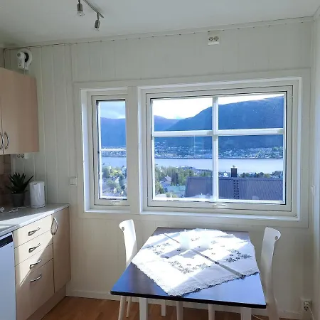 Warm And Cozy With Panoramic View Above The Center * Tromsø