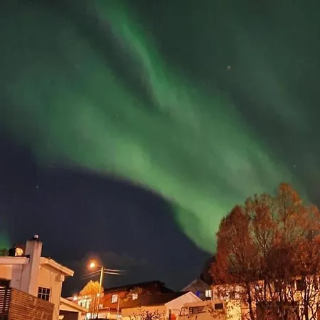 Warm And Cozy With Panoramic View Above The Center *