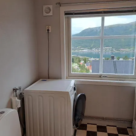 Warm And Cozy With Panoramic View Above The Center