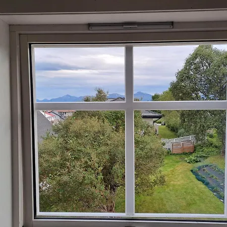 Warm And Cozy With Panoramic View Above The Center Apartment
