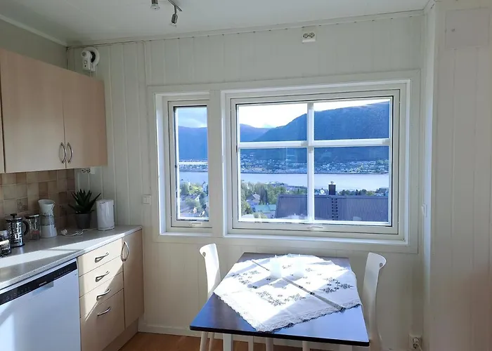 Warm And Cozy With Panoramic View Above The Center * 特罗姆瑟