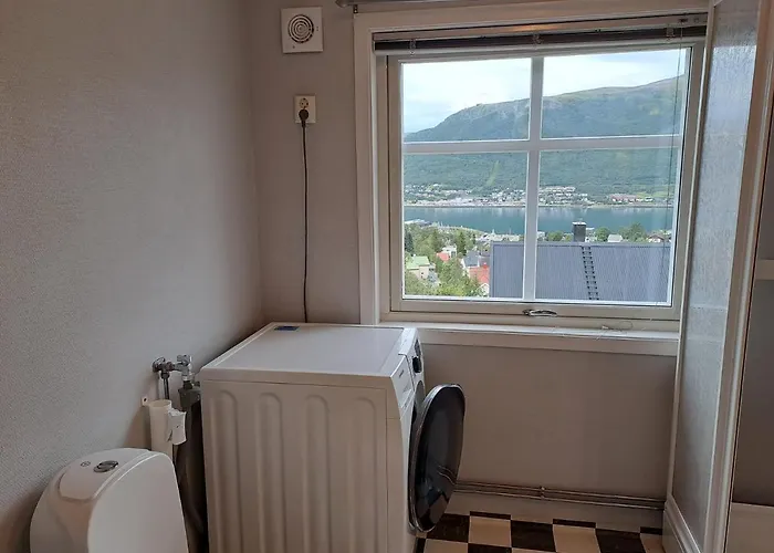 Warm And Cozy With Panoramic View Above The Center